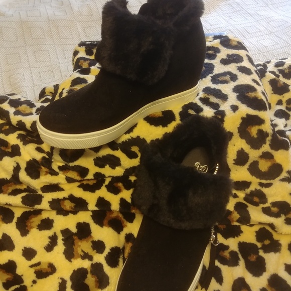 Shoes - Picture 3 of 3